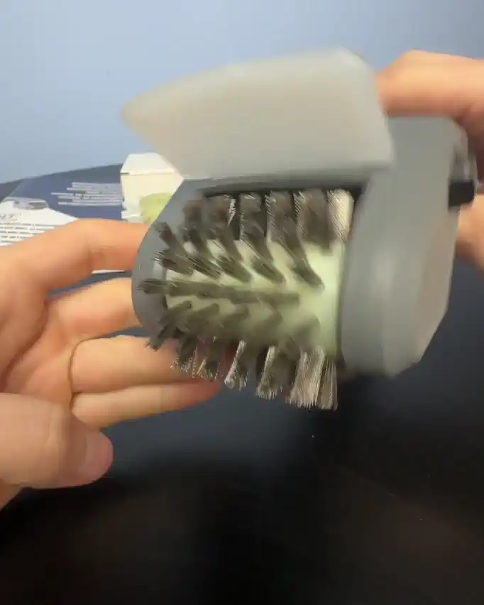 CzystyRuszcik obrotowa szczotka z bliska